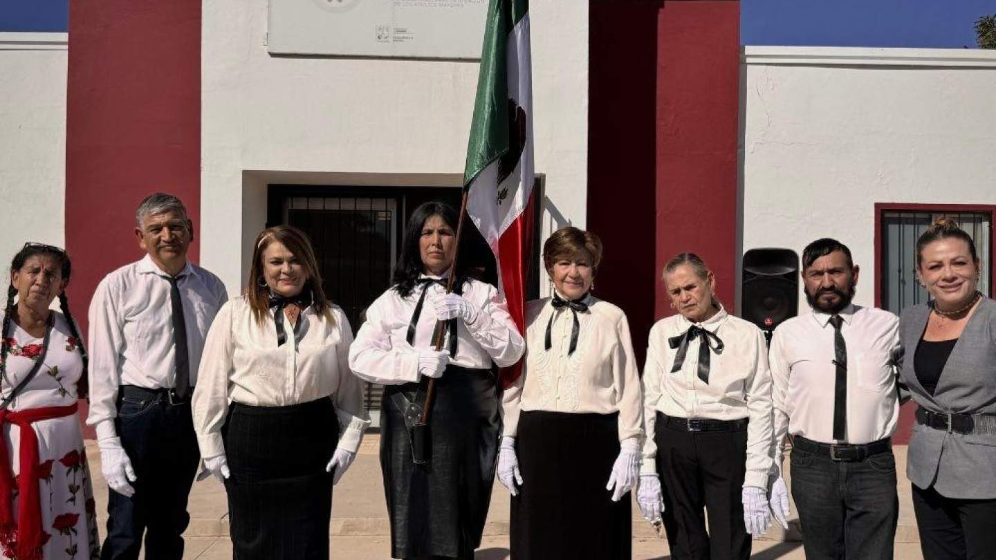 Participan personas adultas mayores del ISAAM en honores a la bandera